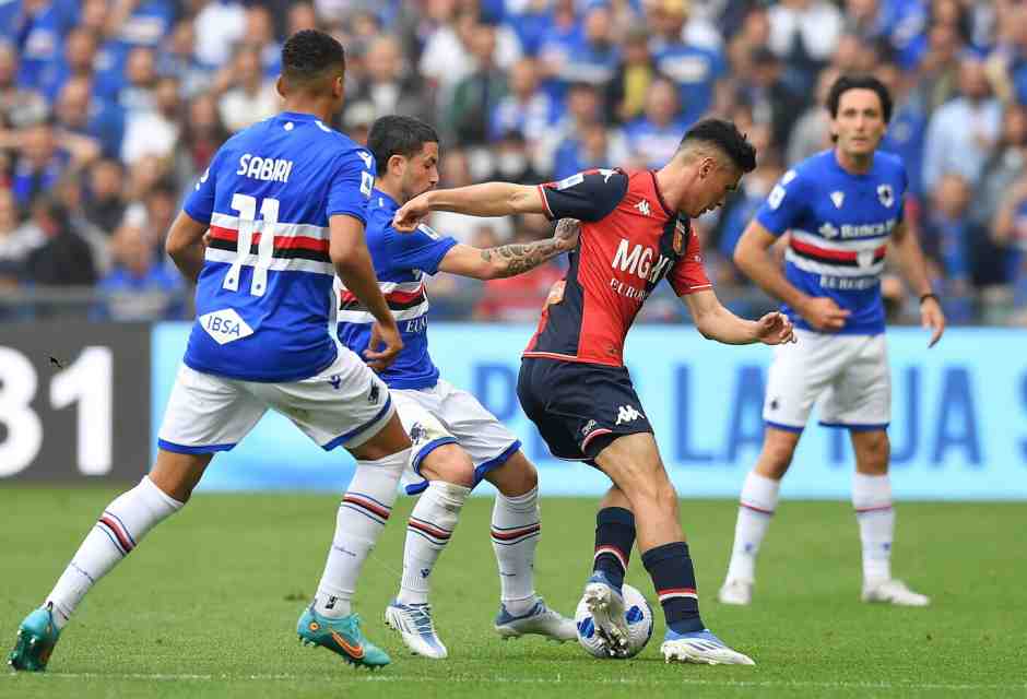 Un'immagine dell'ultimo derby di Genova giocato. Vinse la Sampdoria per 1-0 (foto LaPresse)