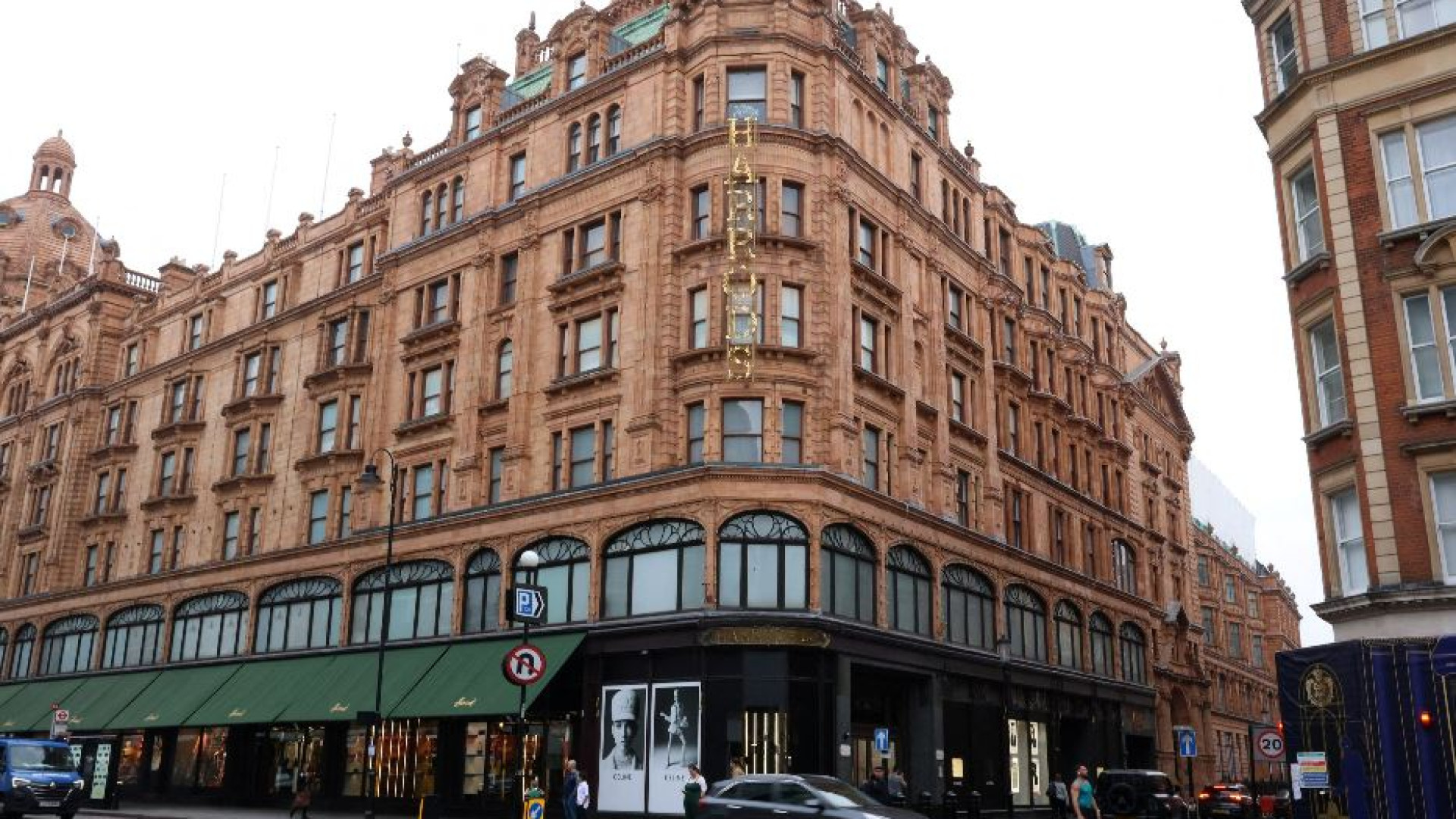 Immagine di «Un predatore a Harrods»: le accuse ad Al-Fayed. La polizia: denunciate