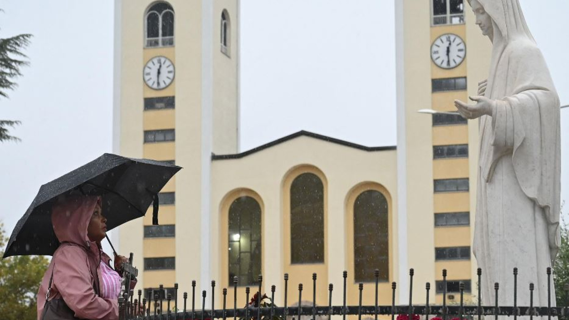 Immagine di Fede, confessioni, riconciliazione..: la Regina della pace dona speranza