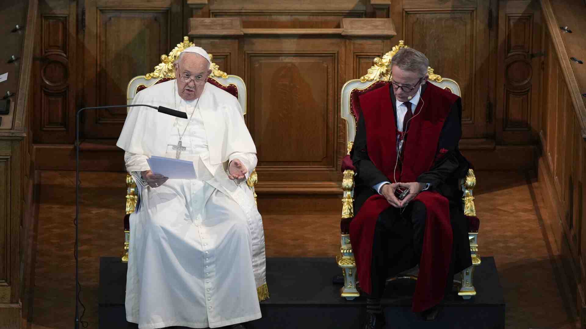 Immagine di Il Papa va in Belgio e bastona relativisti e cultori del pensiero debole