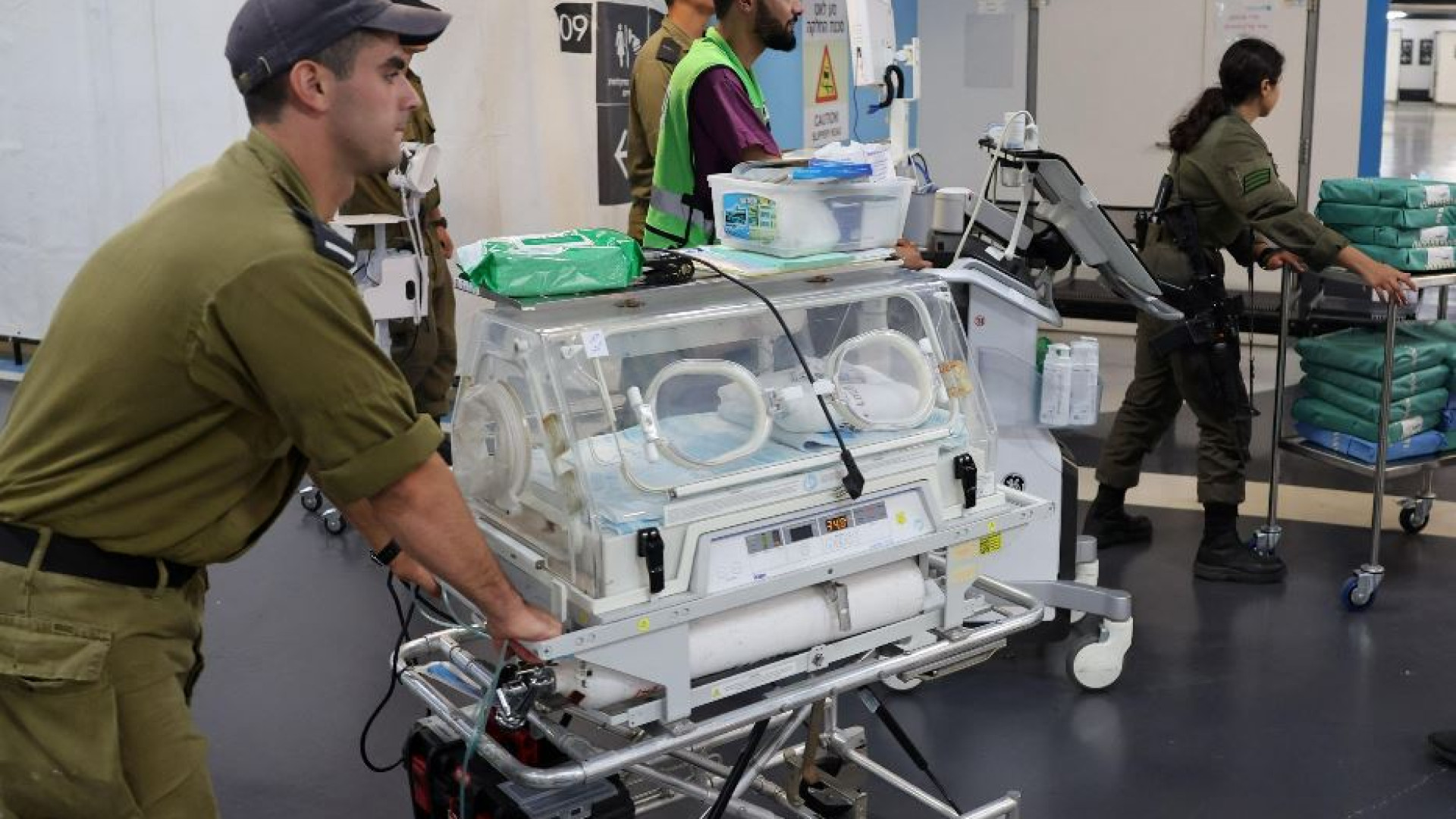 Immagine di Ad Haifa l'ospedale con 600 pazienti si trasferisce nel bunker sotterraneo
