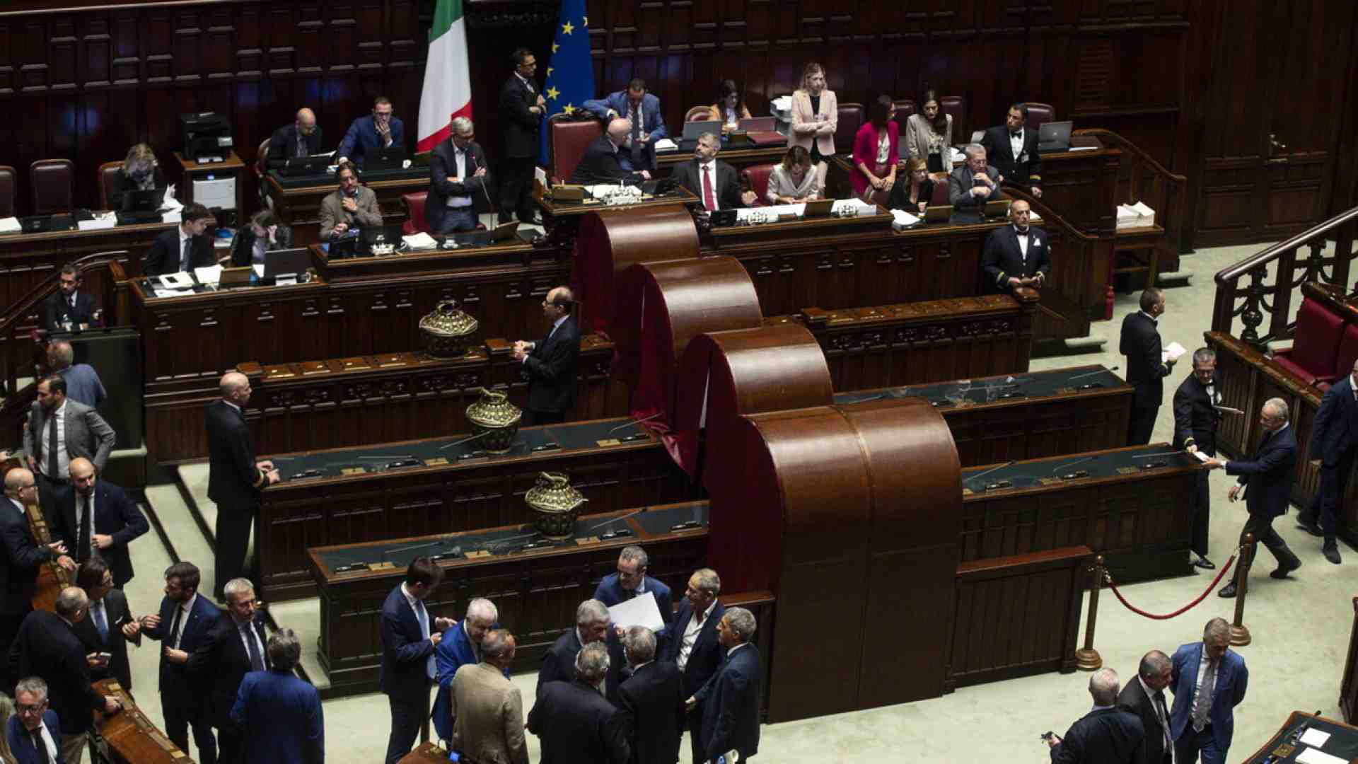 Immagine di Federica Frangi e Roberto Natale eletti dalla Camera al Cda Rai. Il campo largo si spacca