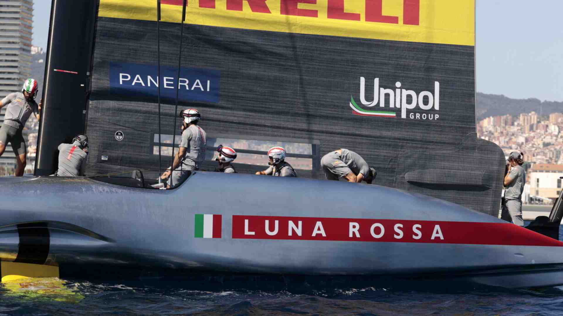 Immagine di Luna Rossa, Ducati e Sinner. Rosso è il colore del tifo azzurro