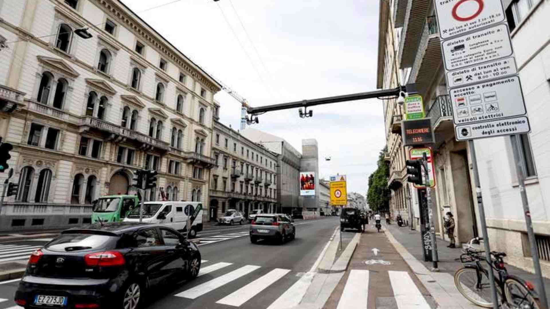 Immagine di Dal 1 ottobre scattano i nuovi divieti per Area C e Area B: cosa cambia