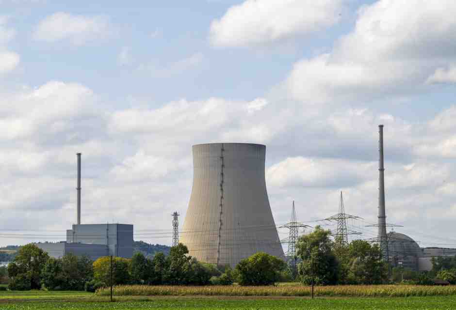 La centrale di nucleare di&nbsp;<span style="color: rgb(8, 8, 8); font-family: Lato, sans-serif; font-size: 14px;">Niederaichbach in Baviera, Germania (foto Getty Images)</span>