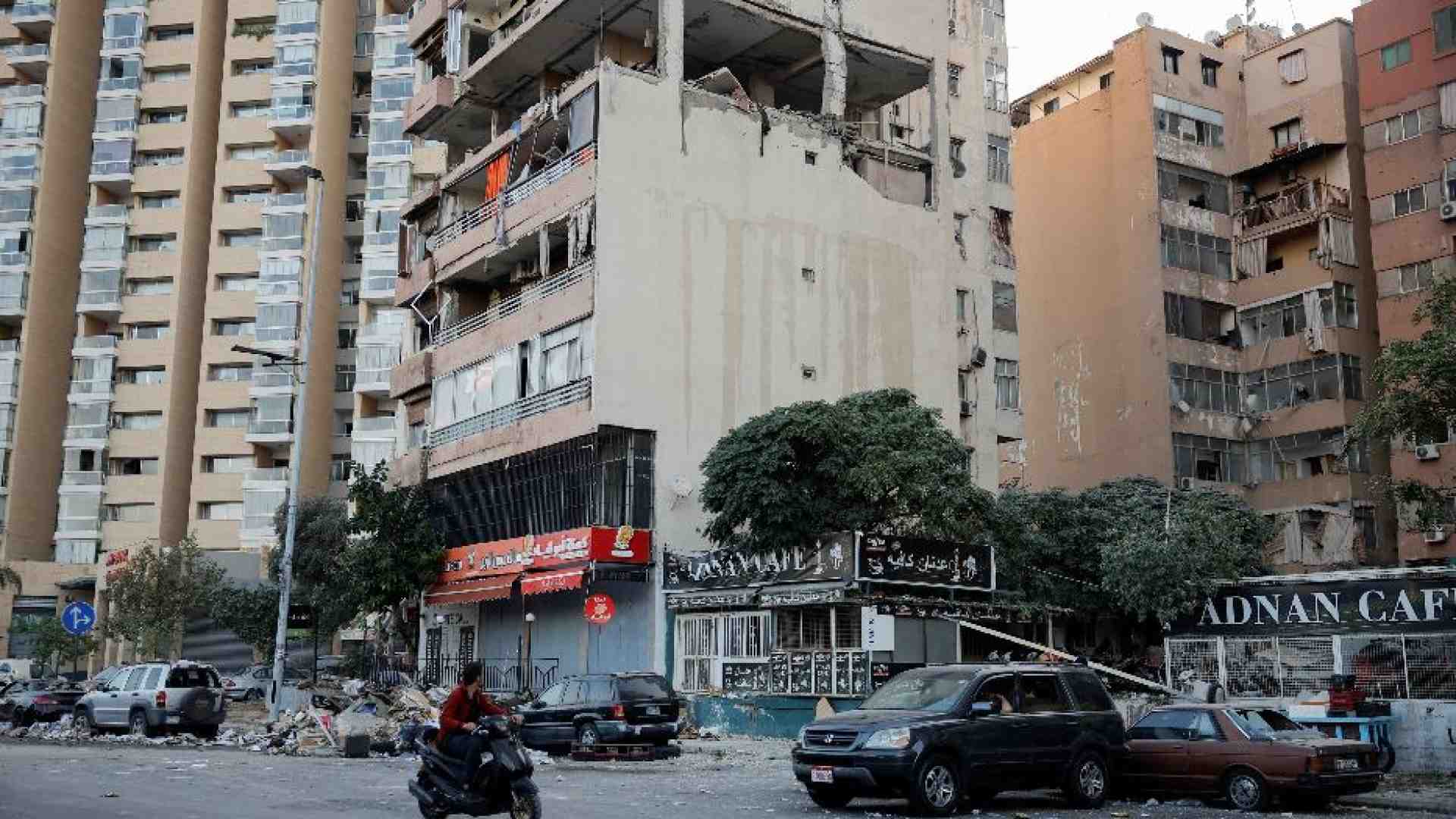Immagine di Raid su Beirut, Hezbollah: «Resistiamo». Netanyahu: «L'Iran sarà libero»