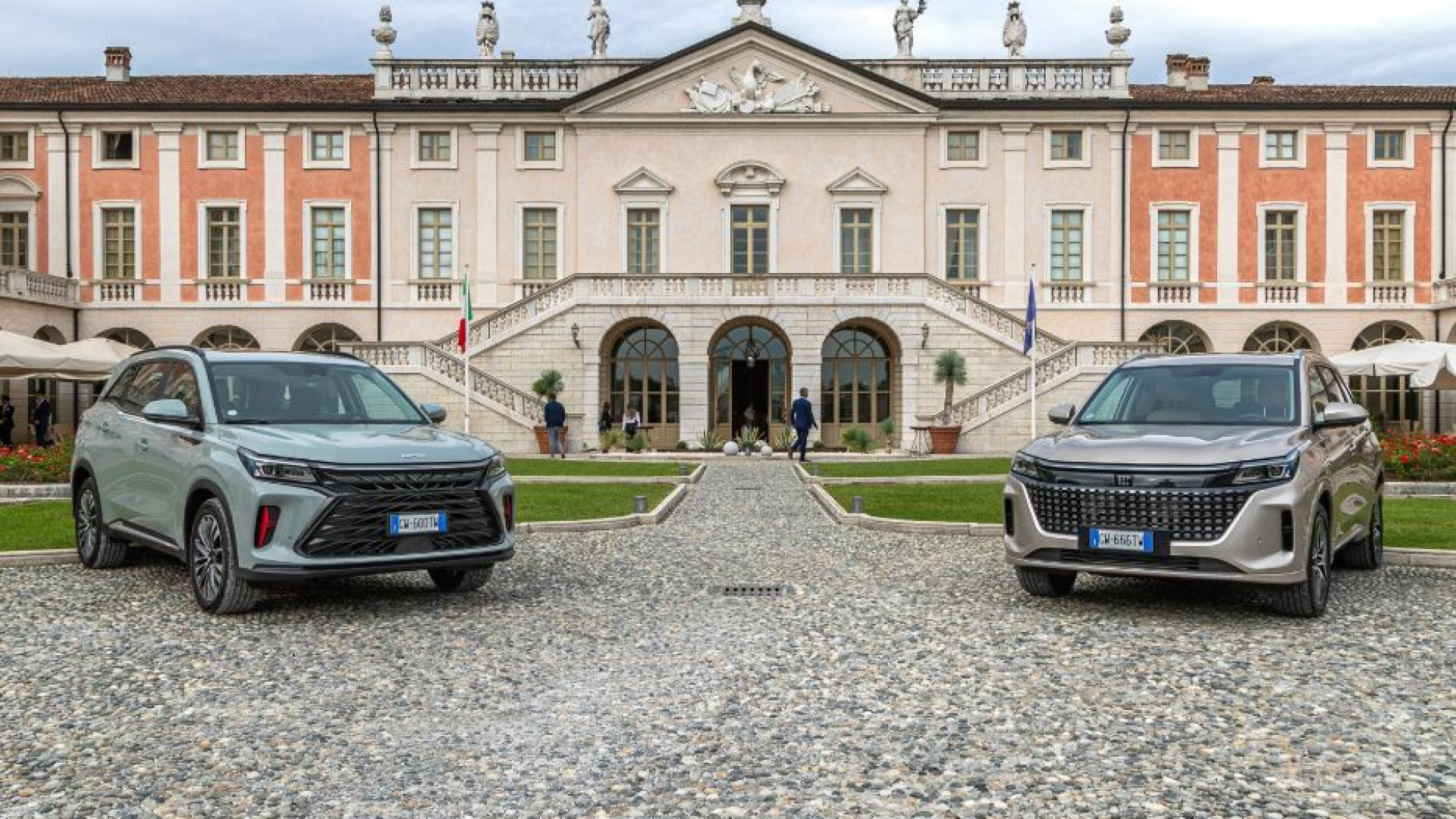 Immagine di Altri due Suv cinesi in arrivo: quanto costano e come vanno le DFSK E5 e Glory