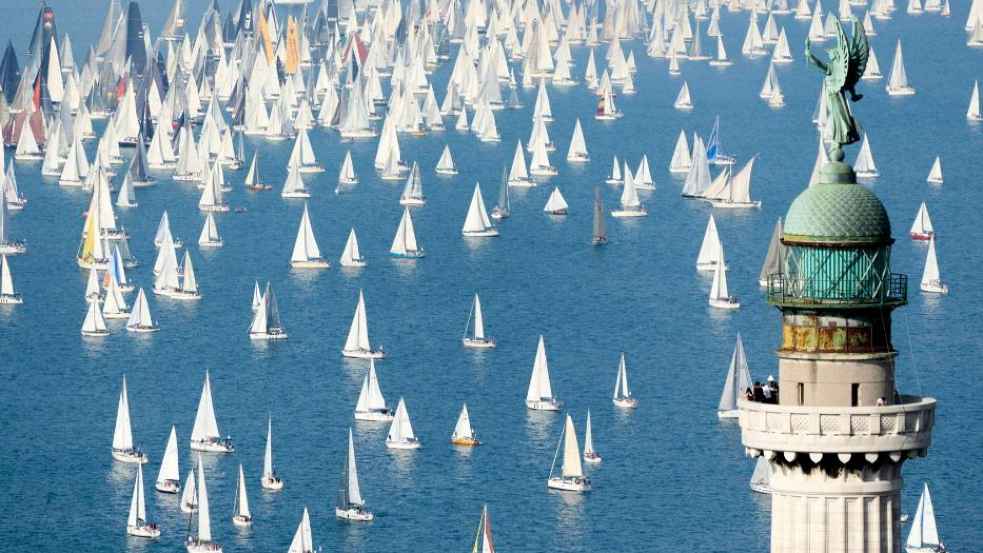 Immagine di Di mare e di vento, nella Barcolana tutta l'energia di Trieste