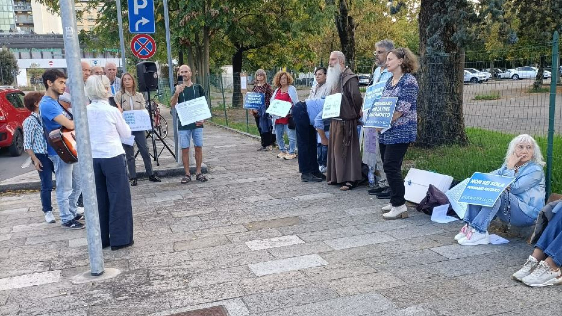 Immagine di La “preghiera per la vita”: testimonianza contro l’aborto o «subdola violenza»?