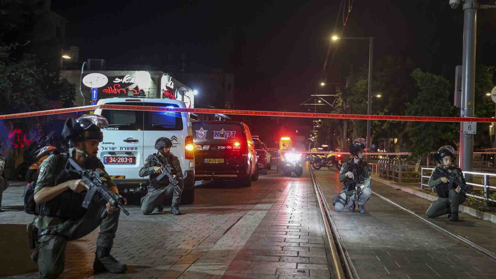 Immagine di Tel Aviv deserta per la festa conta i giorni per la risposta all’Iran. I soldati morti in Libano