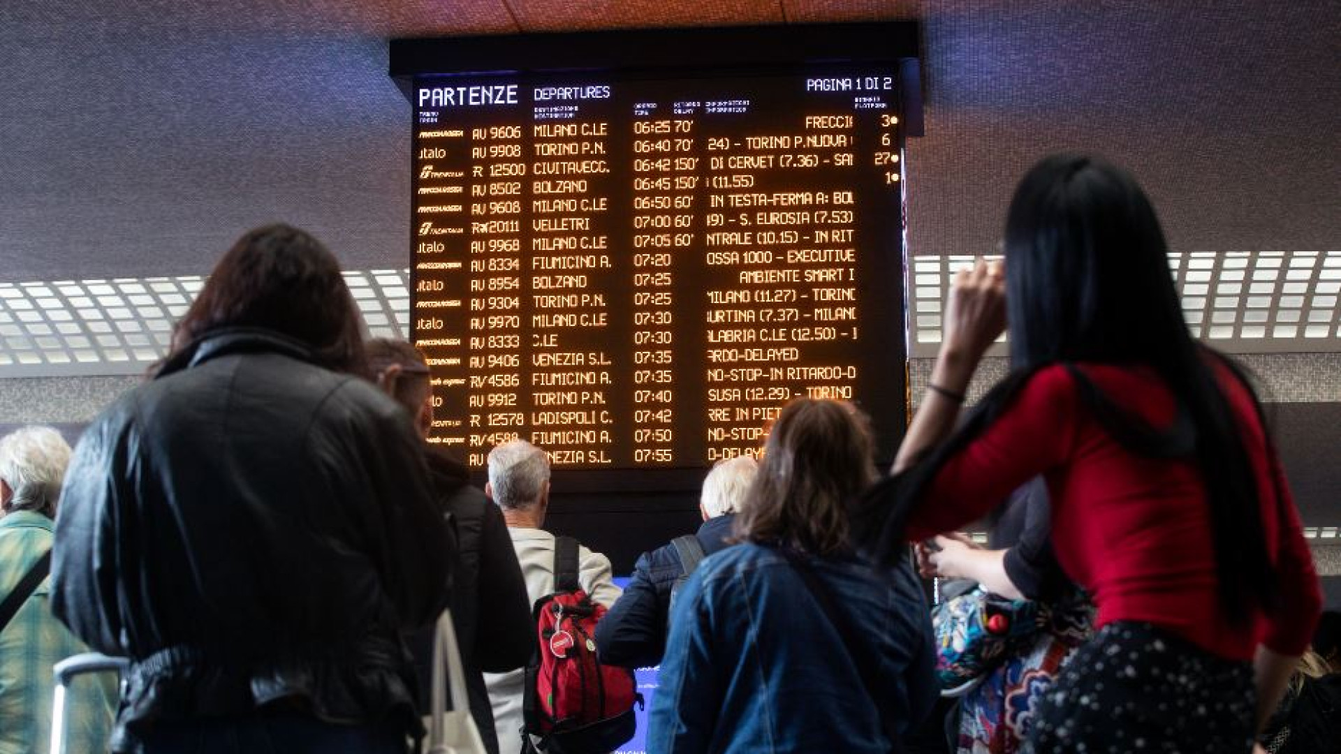 Immagine di Caos trasporti, cancellati oltre 100 treni