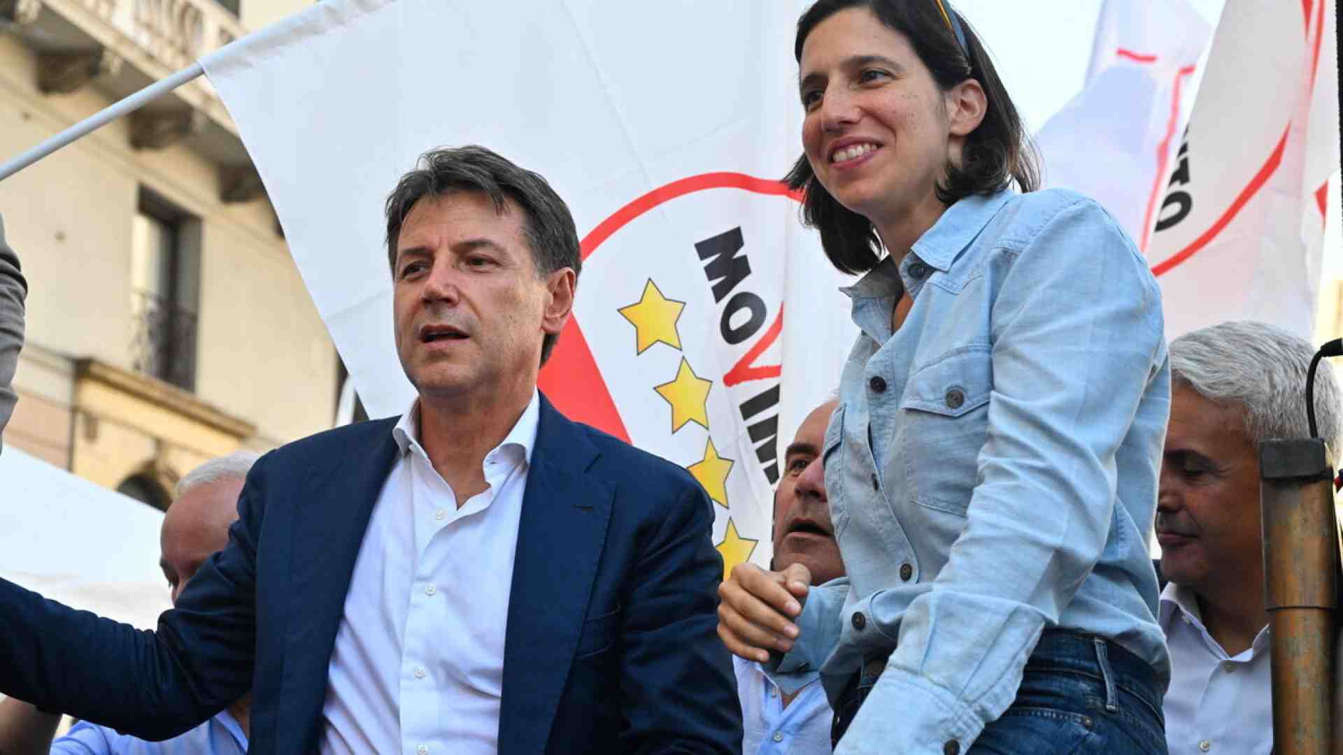 Immagine di “Lasciamoli scannare”. La linea Pd sulla lite Renzi-Conte