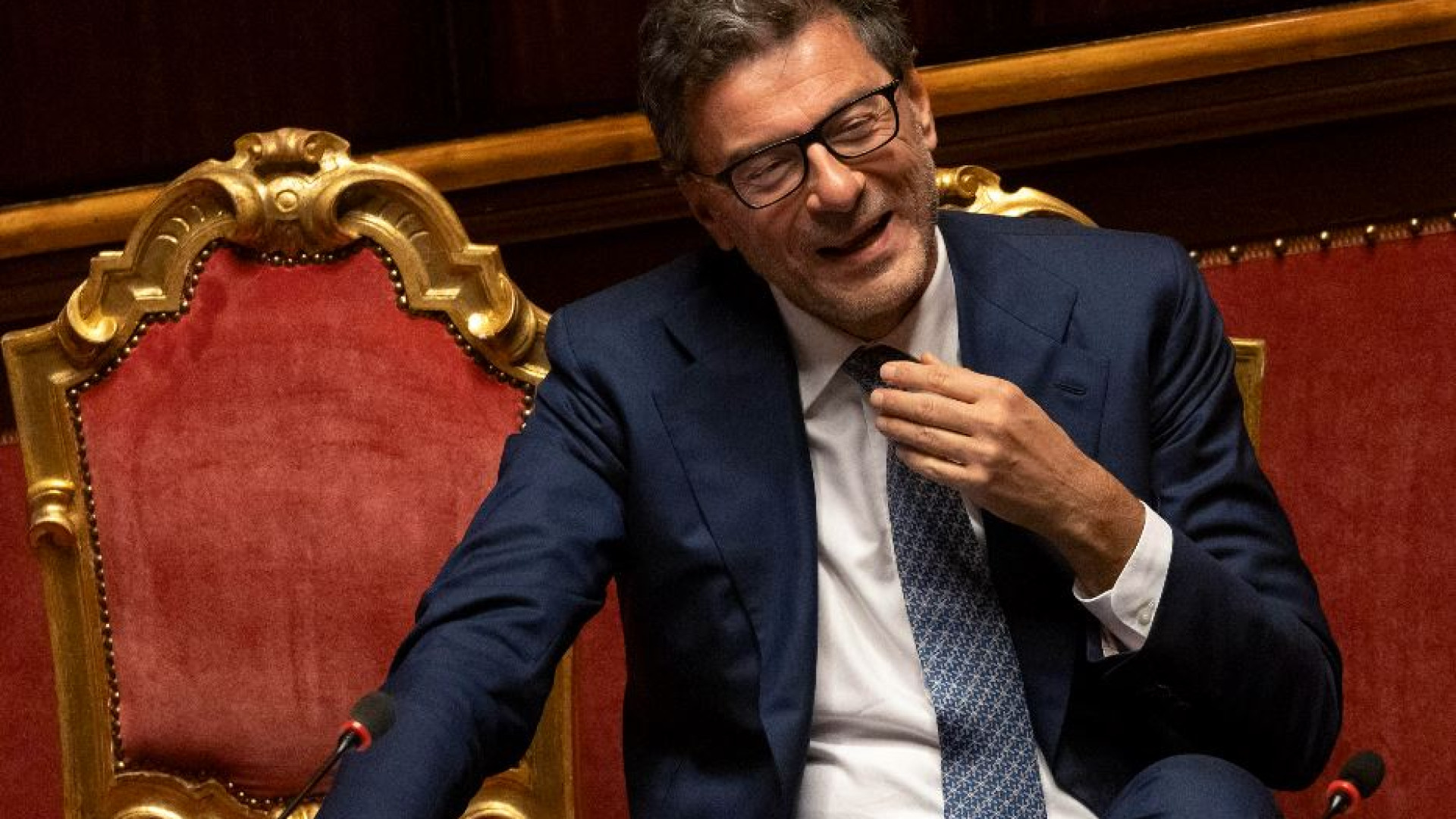 Immagine di Giorgetti vorrebbe sacrifici per tutti, Meloni chiede prudenza