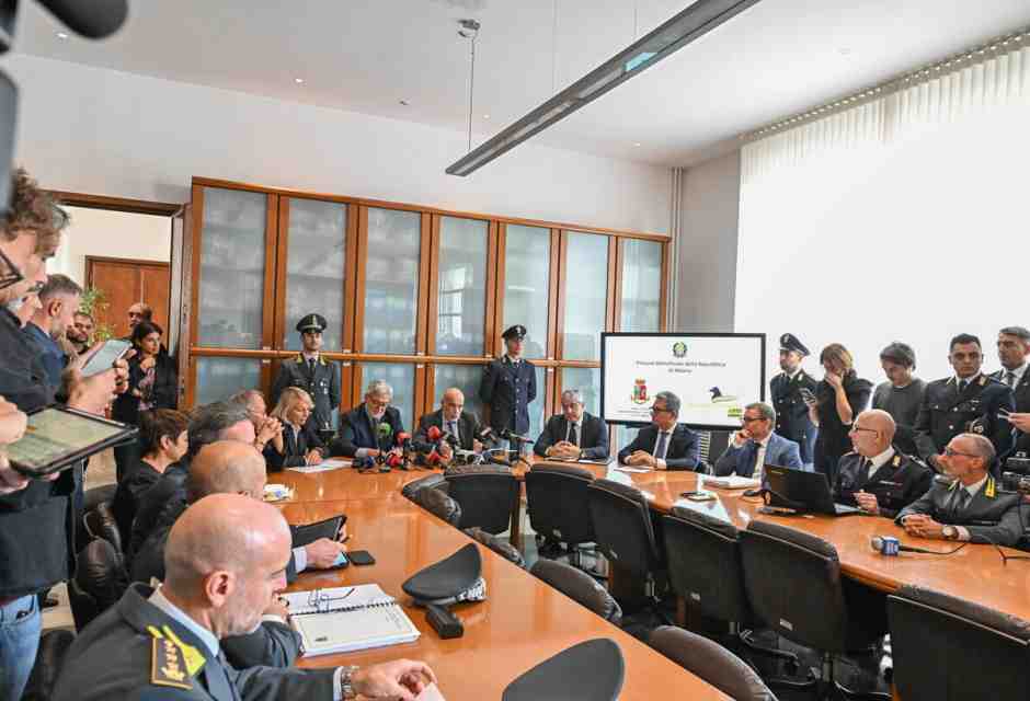 La conferenza stampa sull'indagine contro i vertici delle curve di Inter e Milan (Ansa)