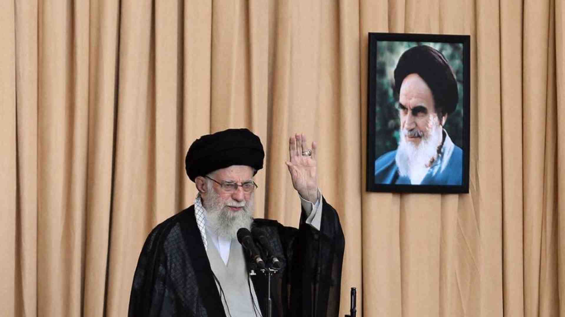 Immagine di Raid su Beirut, nel mirino successore di Nasrallah. Khamenei: colpiremo ancora