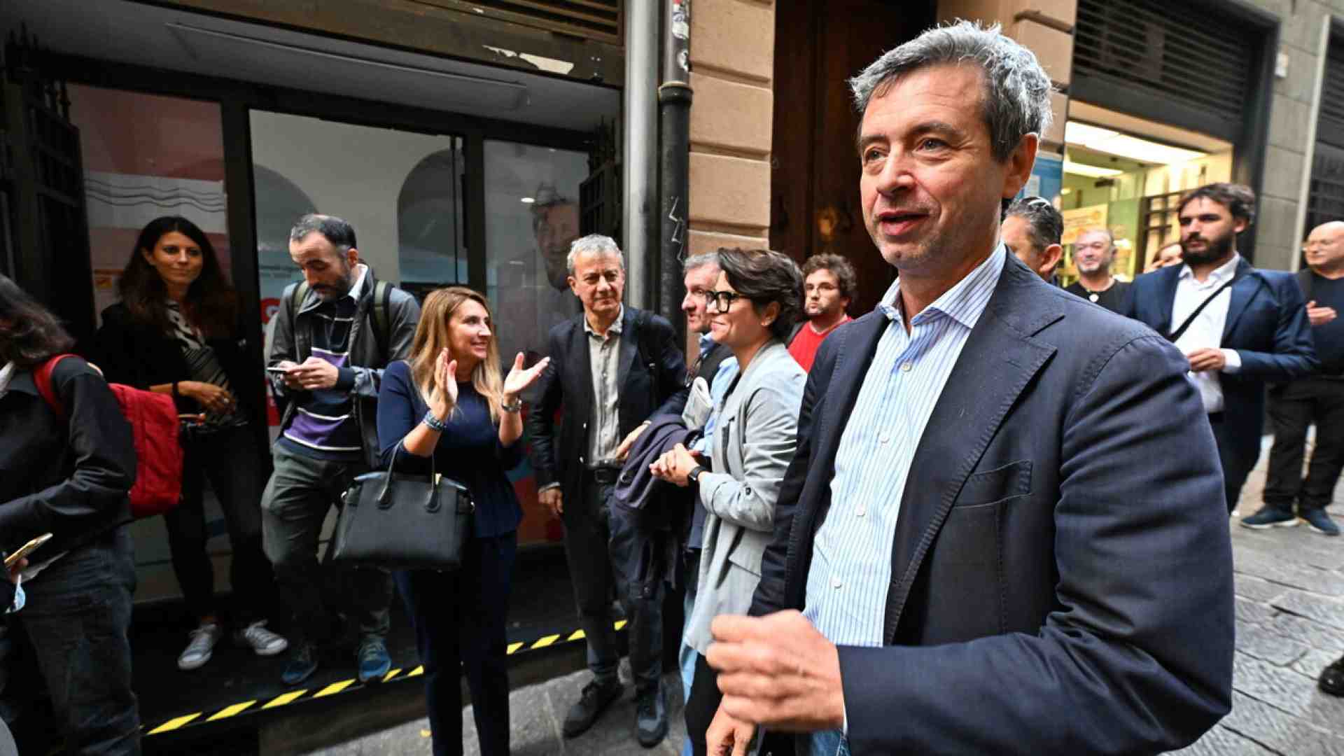 Immagine di La tela di Orlando. La cena a Roma per il candidato in Liguria. Ma Schlein non c'è