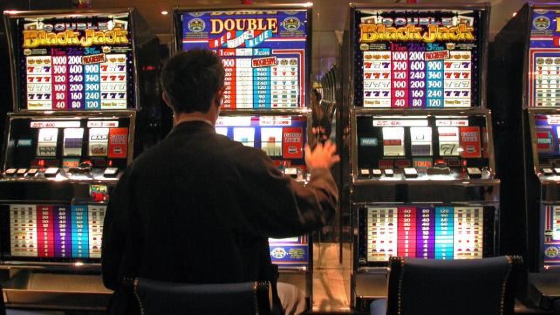 Immagine di Azzardo: nel 2024 le slot sfileranno agli italiani 160 miliardi di euro