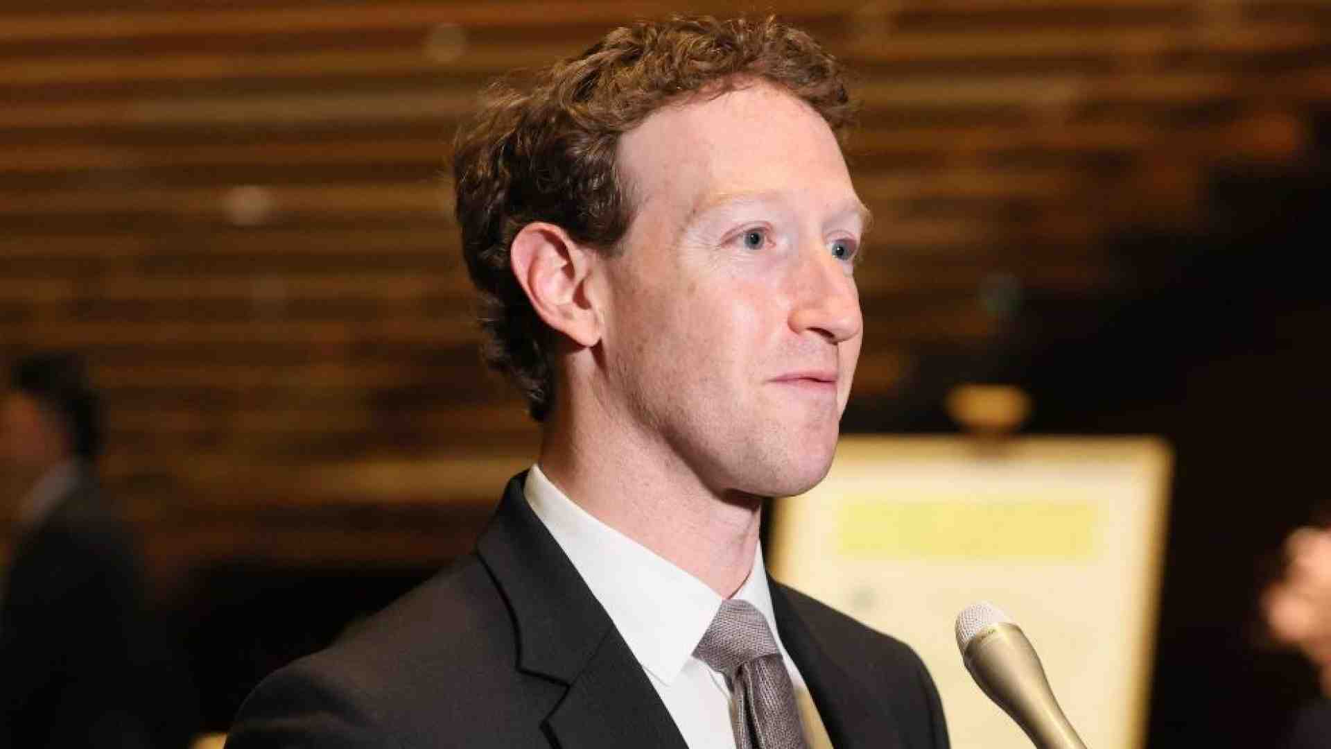 Immagine di Zuckerberg supera Bezos e diventa il secondo Paperone