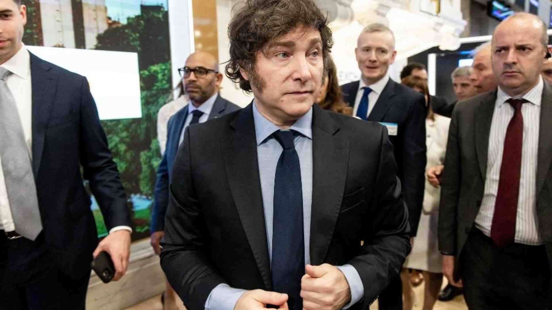 Immagine di Milei cambia idea e retorica: andrò in Cina