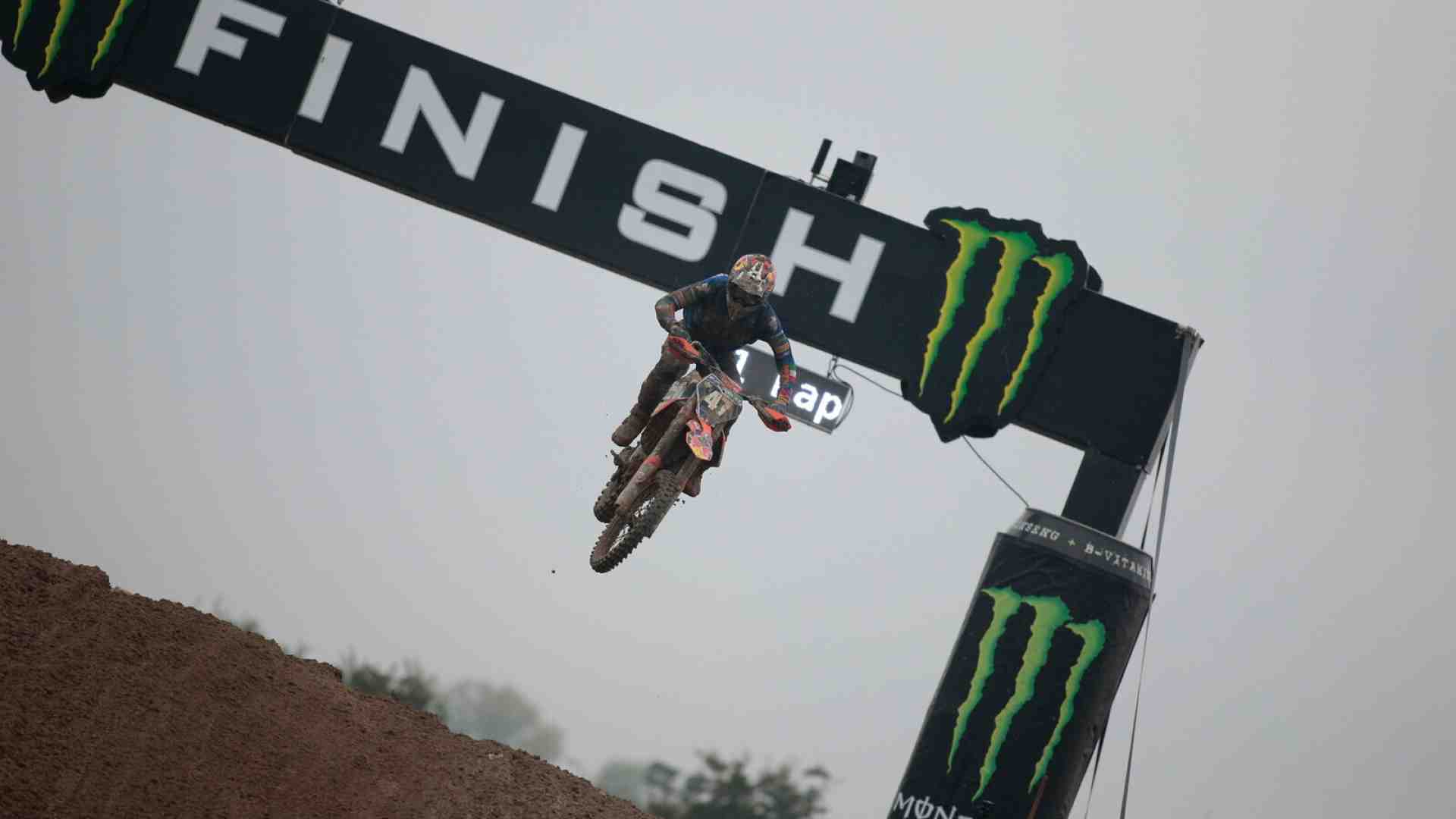 Immagine di A Matterley Basin, Regno Unito, si corre l'olimpiade del motocross