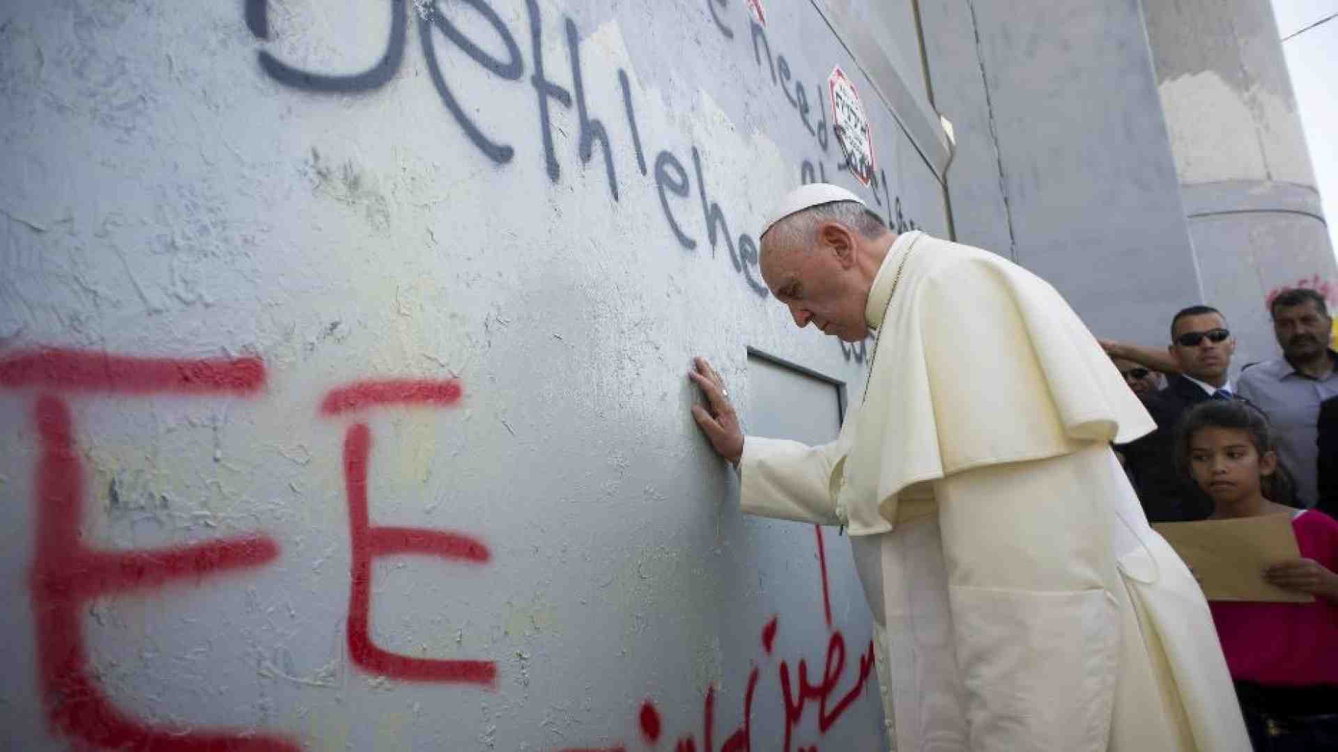 Immagine di «Sono con voi sotto le bombe»: ecco le parole del Papa