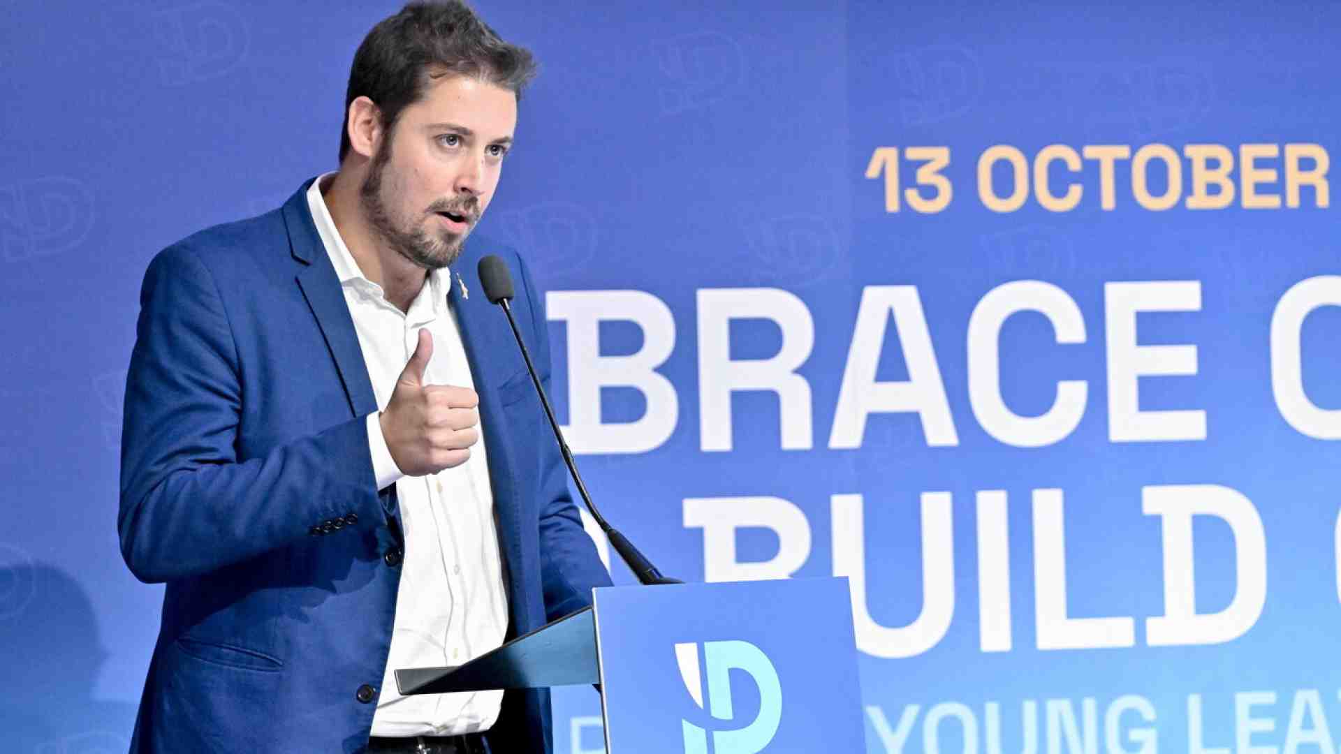 Immagine di Oltre i cori contro Tajani: ecco le ambizioni dei giovani leghisti