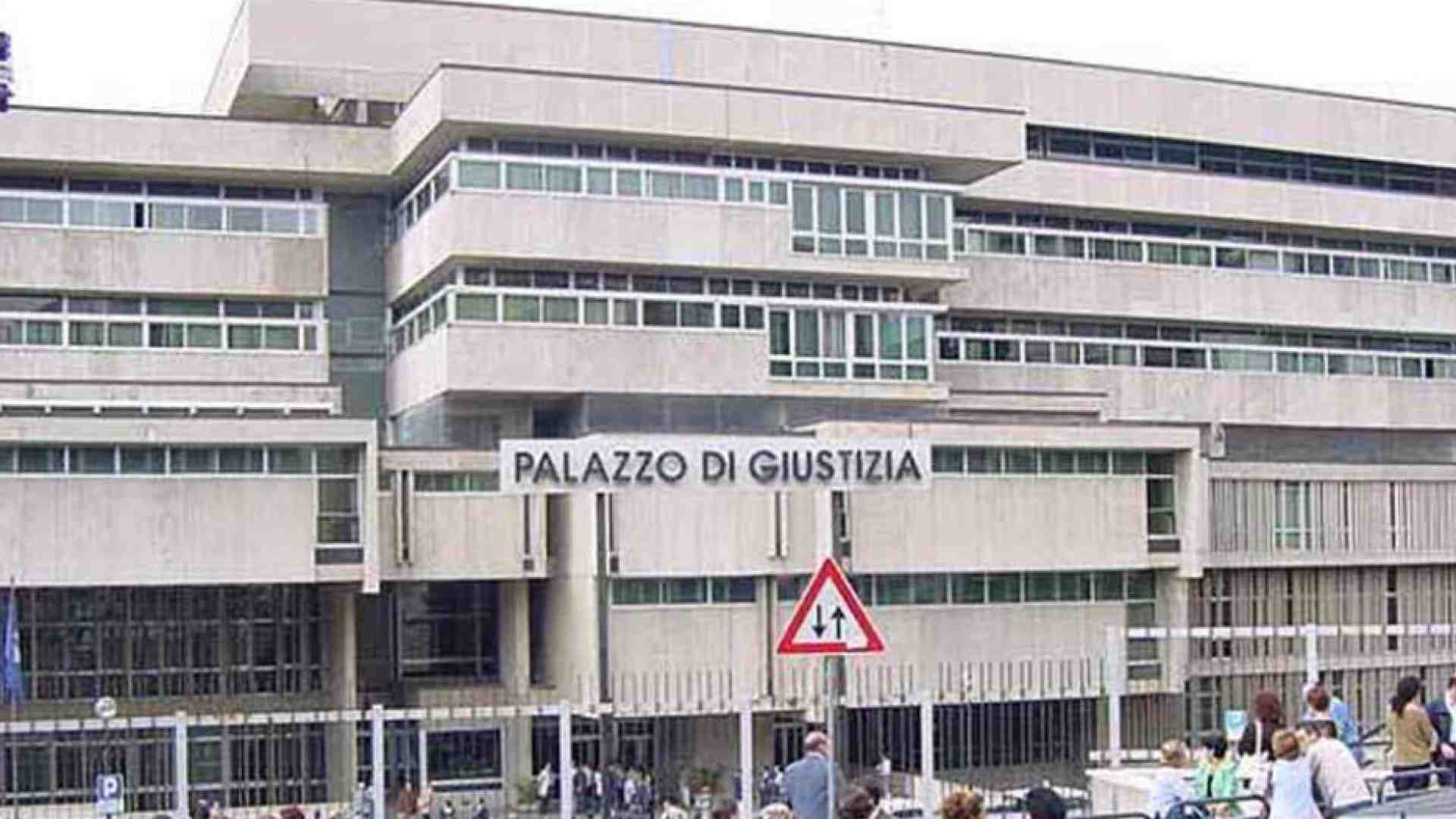 Immagine di La statua della Madonna si “inchina” al boss. È polemica in Basilicata