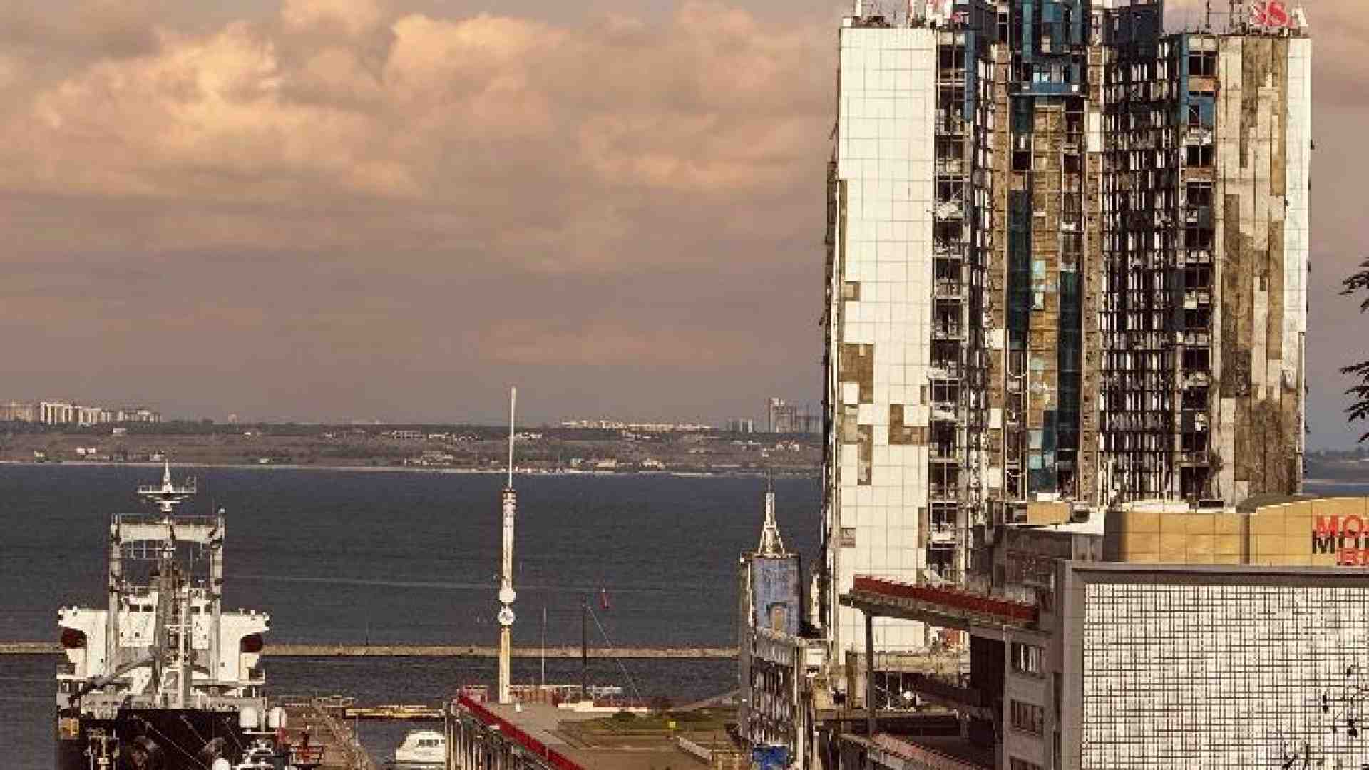 Immagine di Attacco a Odessa: colpite 3 navi civili in 3 giorni. Strage di marittimi