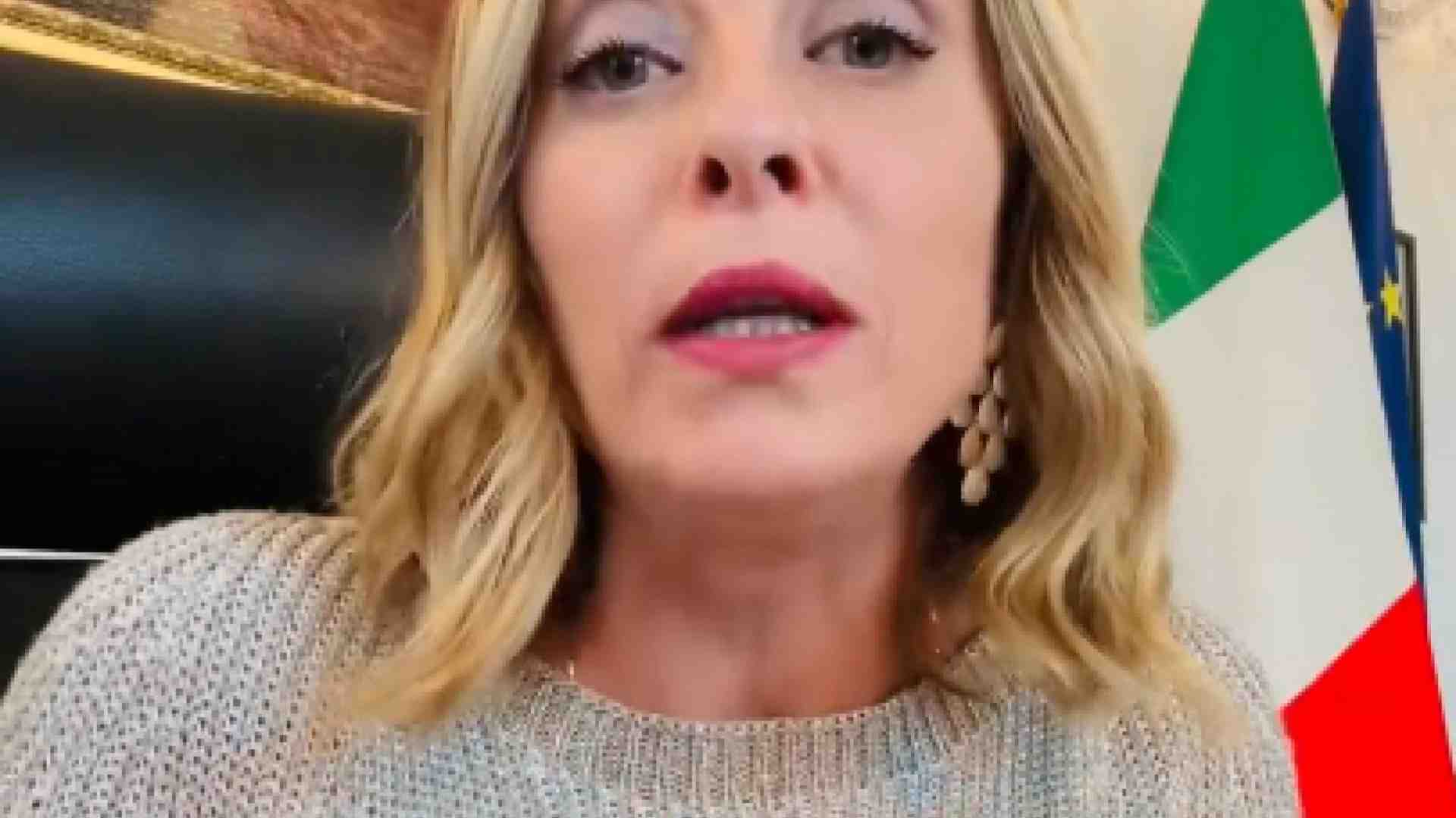 Immagine di Manovra e casa, governo in tilt. Meloni: «Non alziamo le tasse»