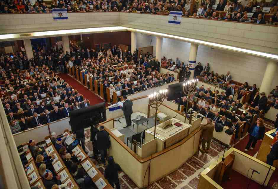 &nbsp;Le commemorazioni per il 7 ottobre alla Sinagoga di Milano - foto Ansa