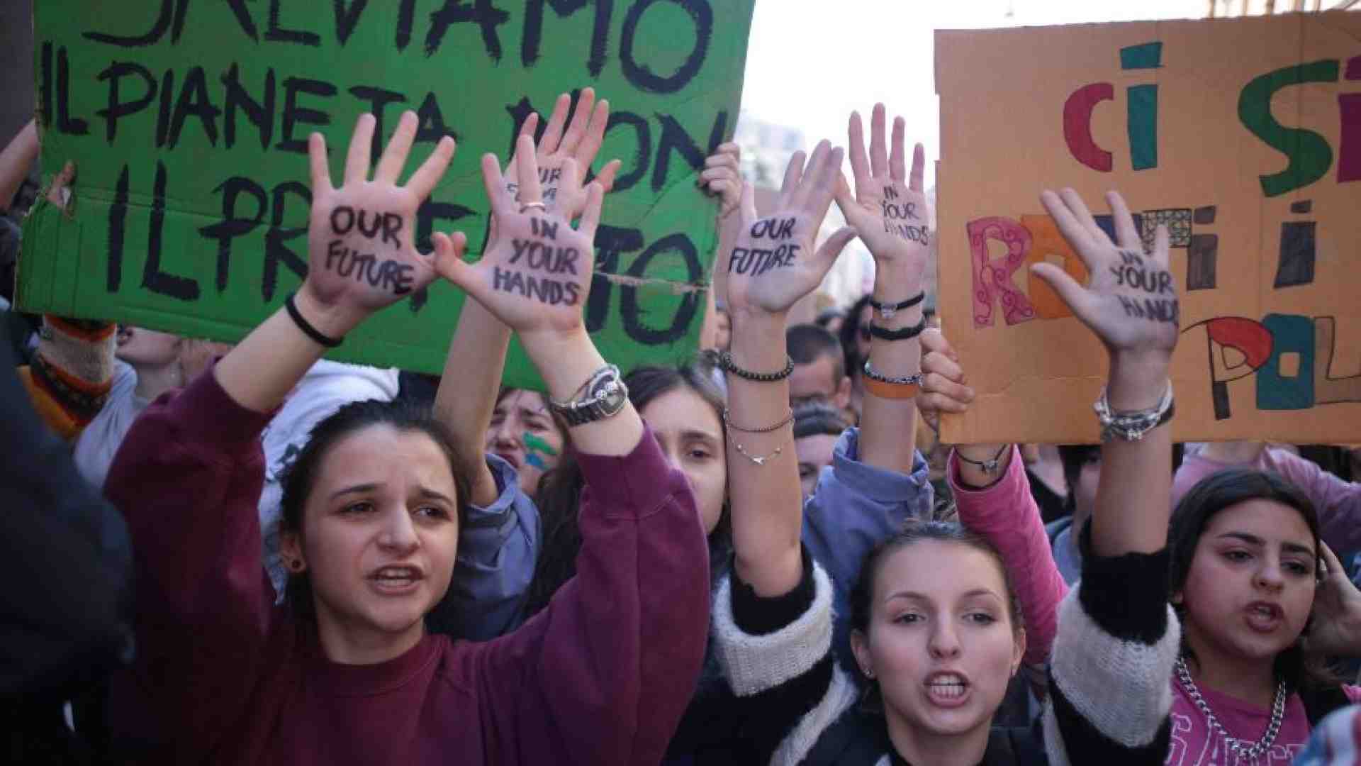 Immagine di Tornano in piazza i Fridays For Future: la protesta è anche politica