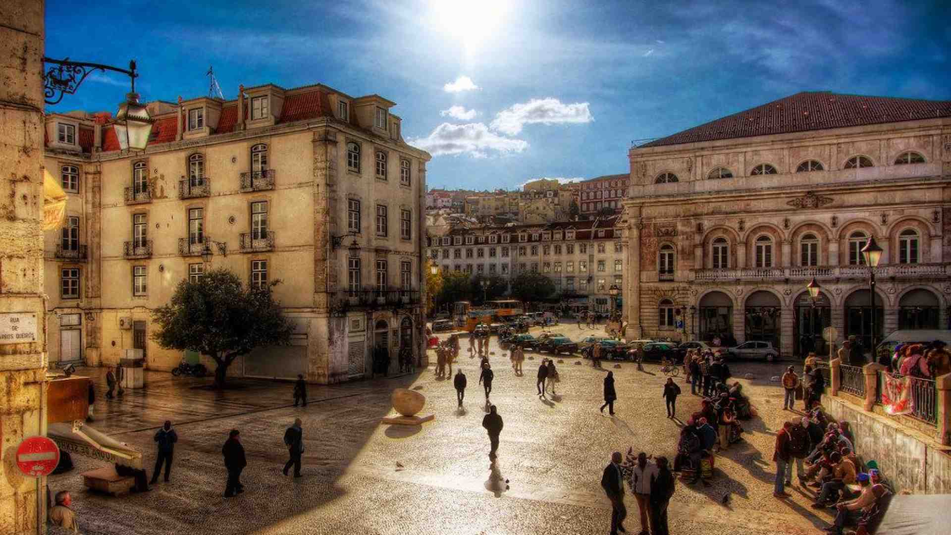 Immagine di Dieci anni (quasi) senza tasse: Lisbona prova a trattenere i giovani in fuga