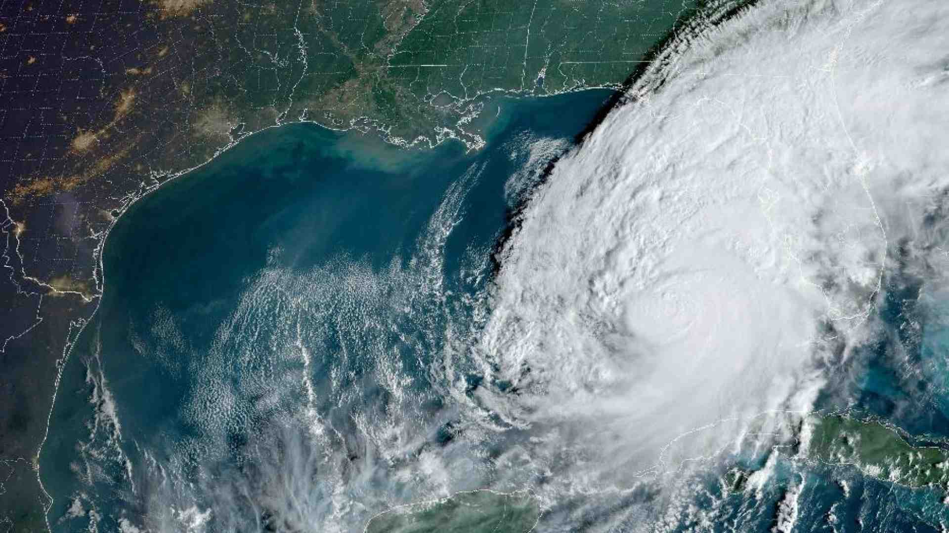 Immagine di Vittime e distruzione in Florida, ma l'uragano Milton ora sta perdendo forza