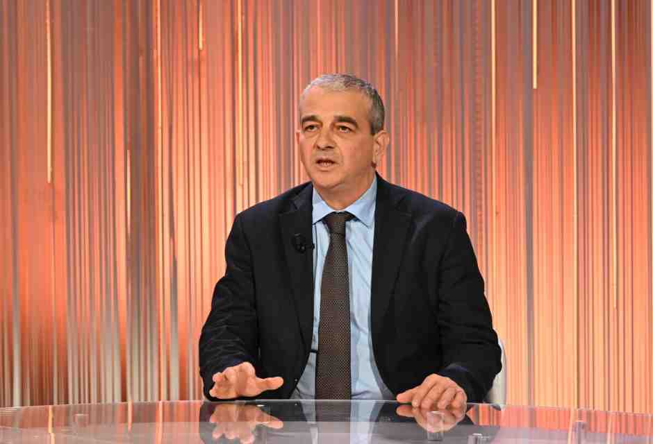 Fazzolari: "Se vince Trump non mollerà l'Ucraina. Dossier contro il governo: serve la verità"