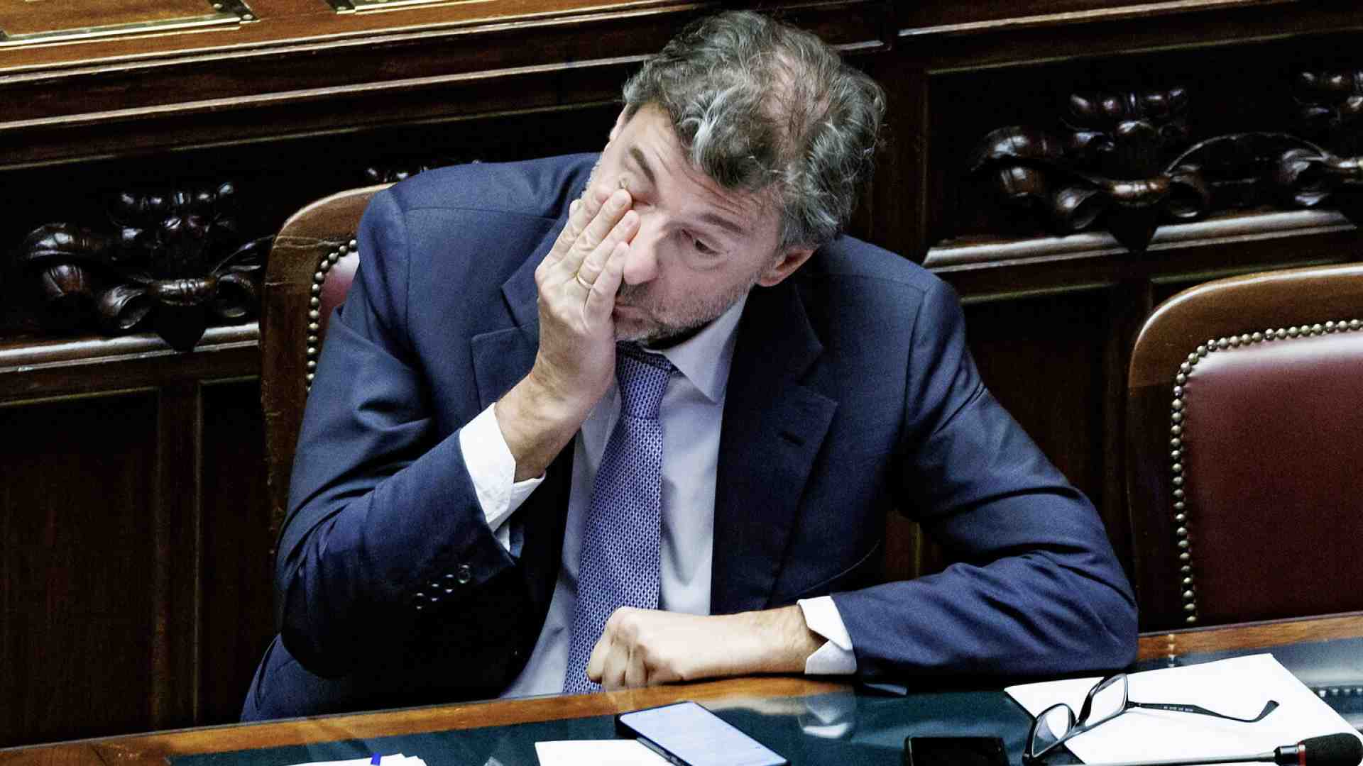 Immagine di Sugli immobili, Rep. si traveste da Libero