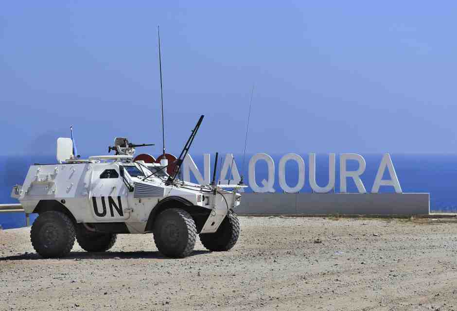 Un blindato di Unifil ad al Naqoura (foto LaPresse)