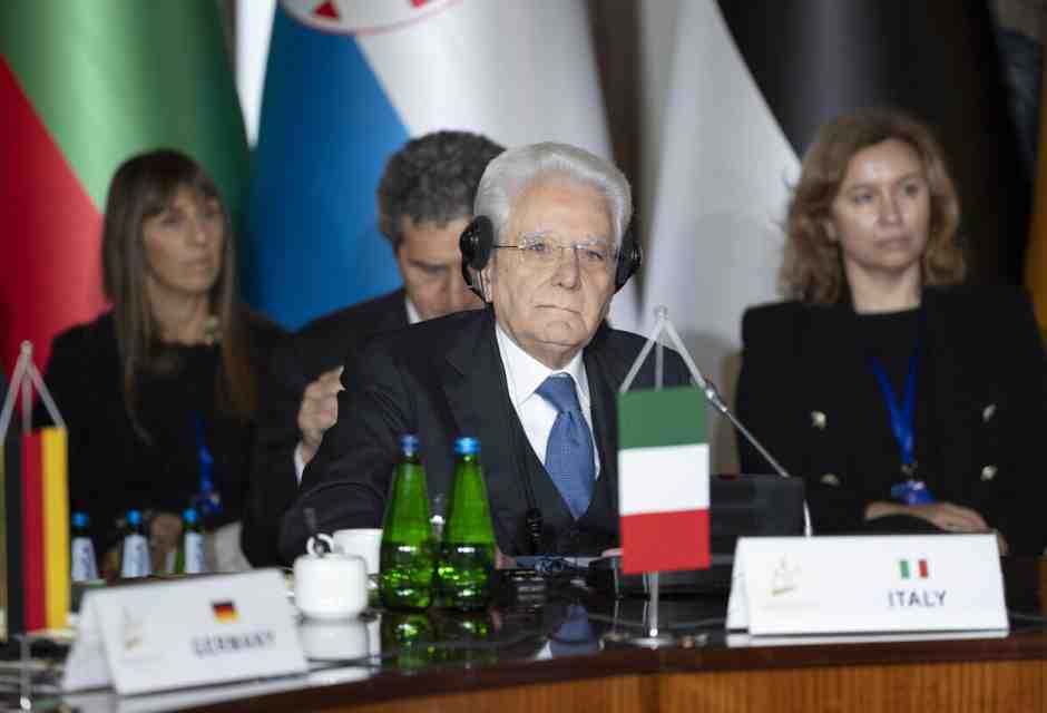 L'Ue ha le armi come unico deterrente verso Mosca, dice Mattarella