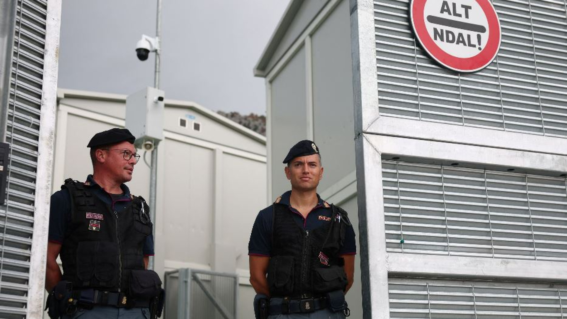 Immagine di Punizione, non accoglienza. Quel che non funzionerà dei centri in Albania