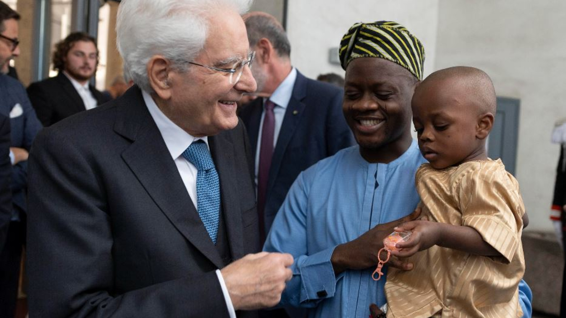 Immagine di Il richiamo di Mattarella sull'accoglienza (e i primi 16 arrivi in Albania)