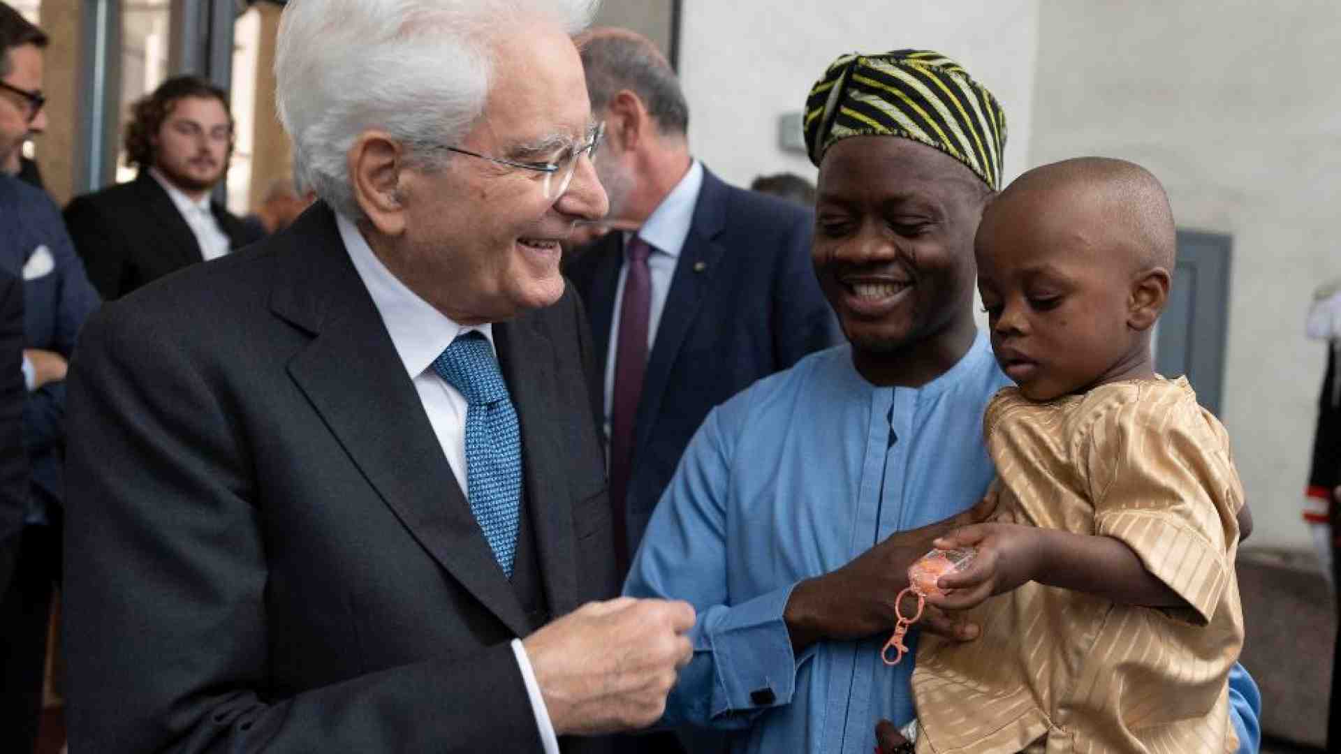 Immagine di Il richiamo di Mattarella sull'accoglienza (e i primi 16 arrivi in Albania)