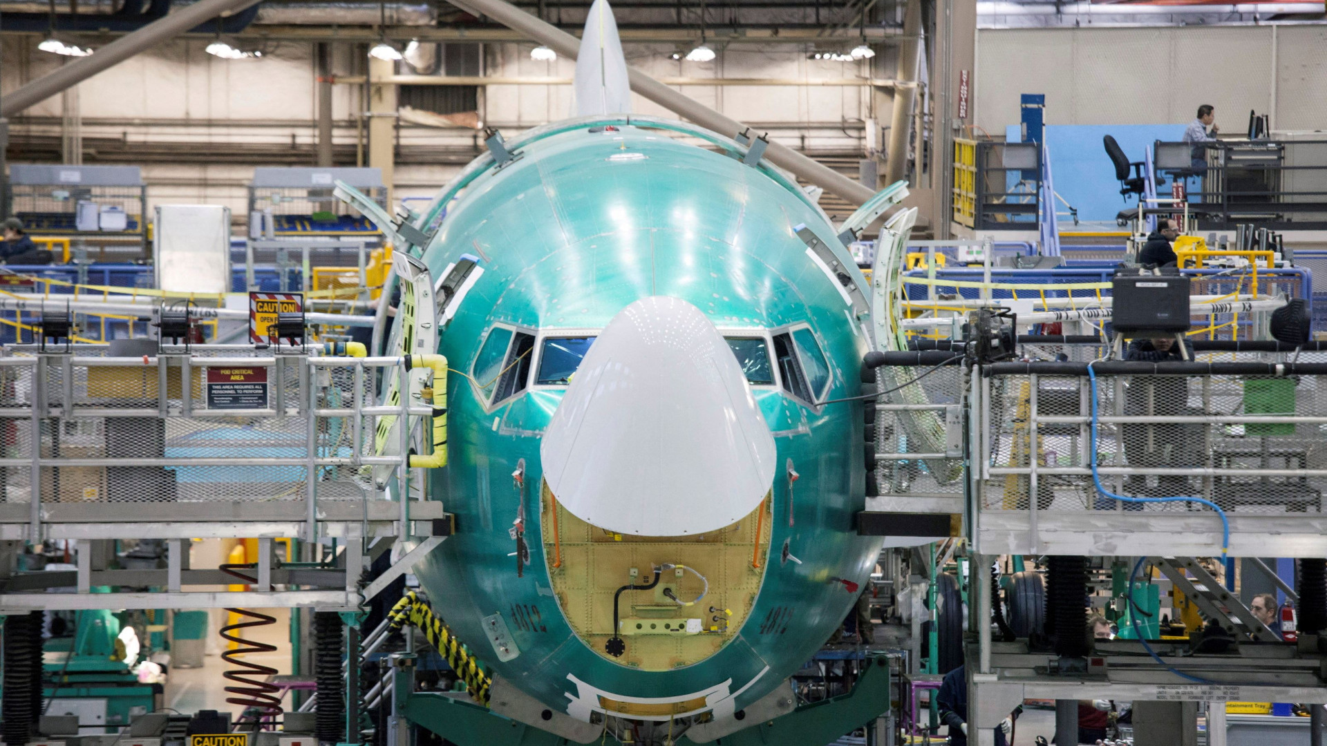 Immagine di Boeing lascia a terra 17mila dipendenti. Ecco perché il colosso va così male