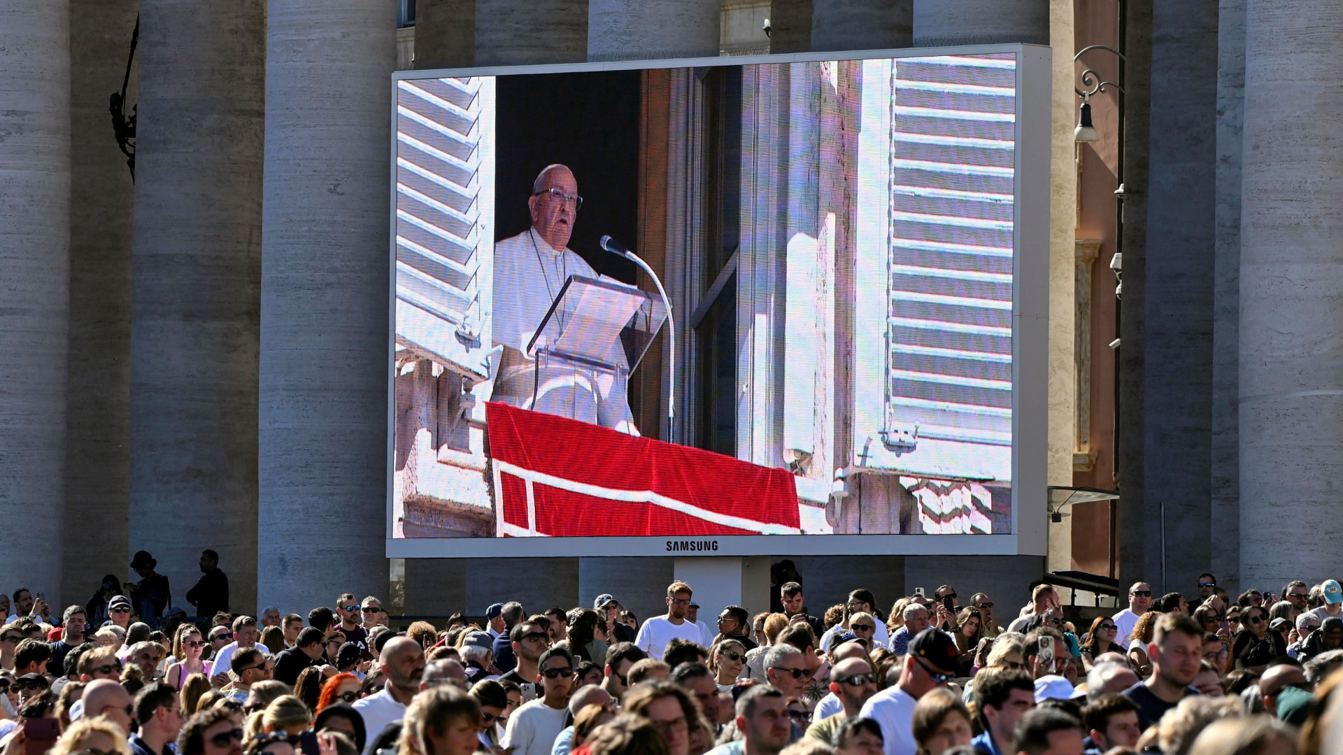 Immagine di Il Papa: «Cessate il fuoco e rispettate le forze Onu»