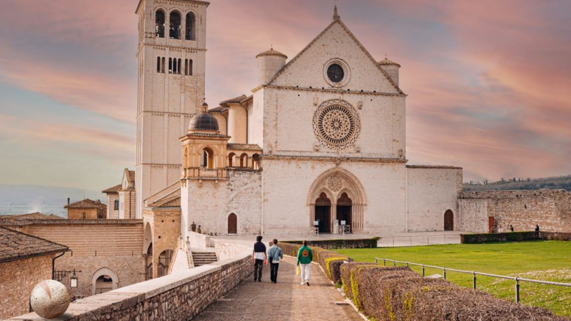 Immagine di Assisi città aperta, qui le pietre “parlano”. Proprio a tutti