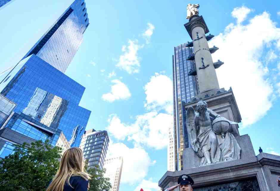 La statua di Cristoforo Colombo a New York (Ansa)