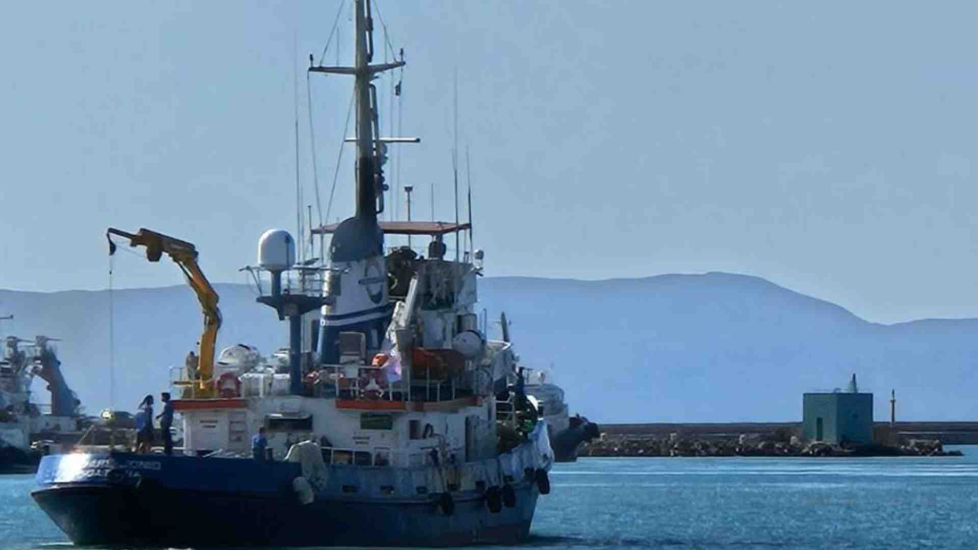 Immagine di La Mare Jonio "disobbedisce" alla Guardia costiera: altri 20 giorni di stop