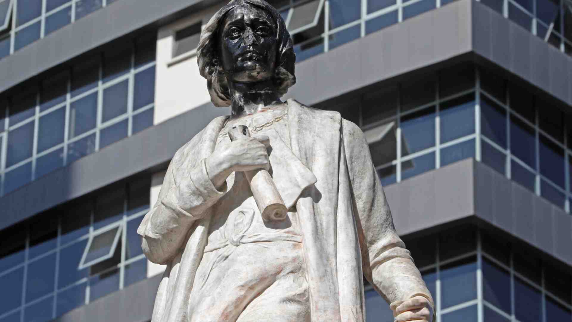 Immagine di Gratti la identity politics e sotto trovi sempre tribalismo e risentimento