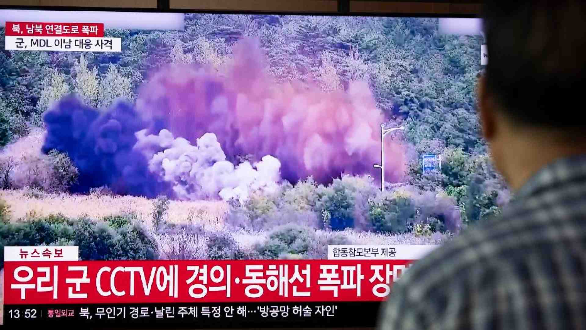 Immagine di Ora Kim fa saltare le strade che collegano il Paese al Sud