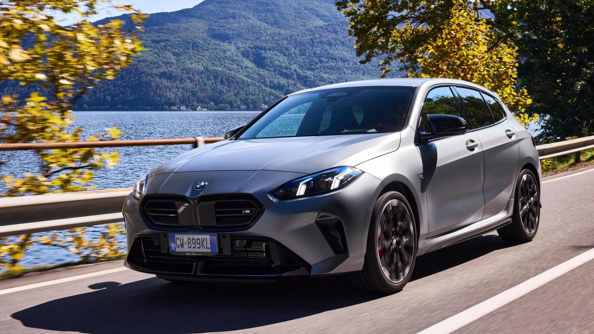 Immagine di Bmw Serie 1: vent'anni dopo la prima cambia faccia ma non lo spirito