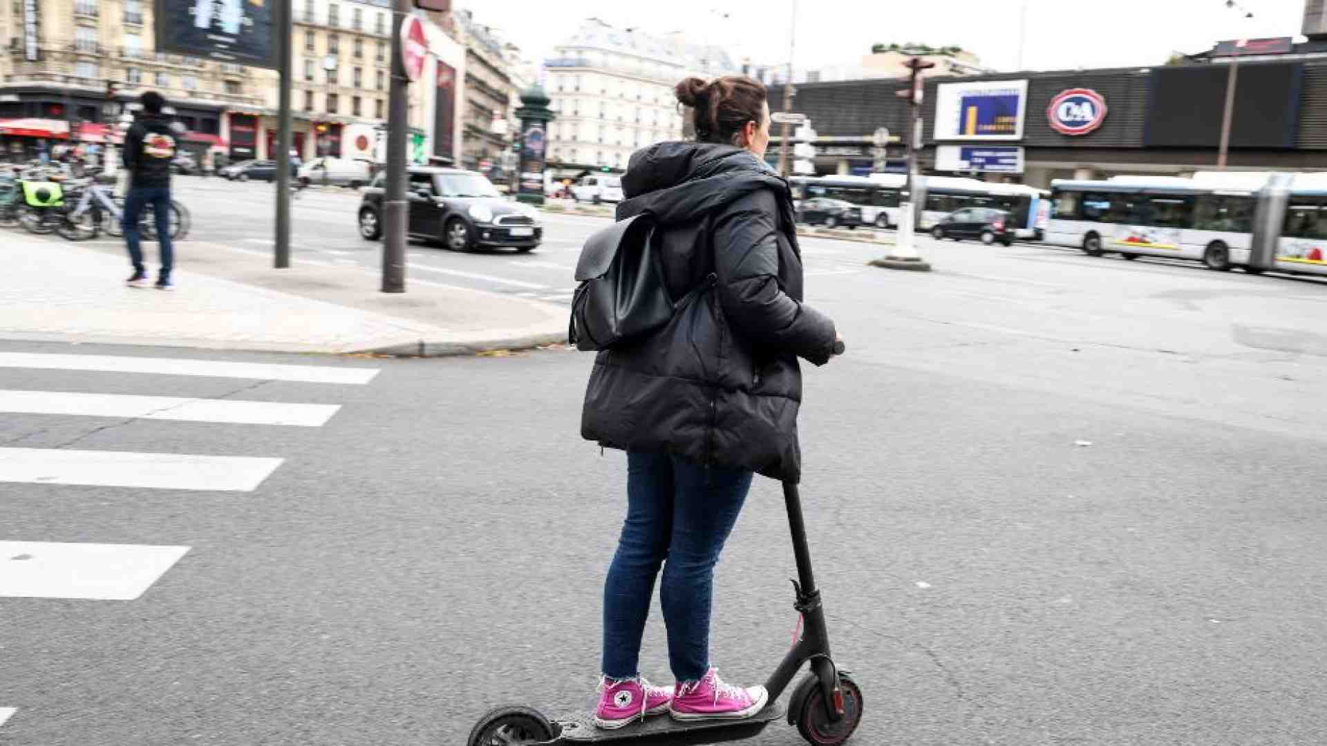 Immagine di Caos due ruote a Parigi. Il prefetto: servono regole