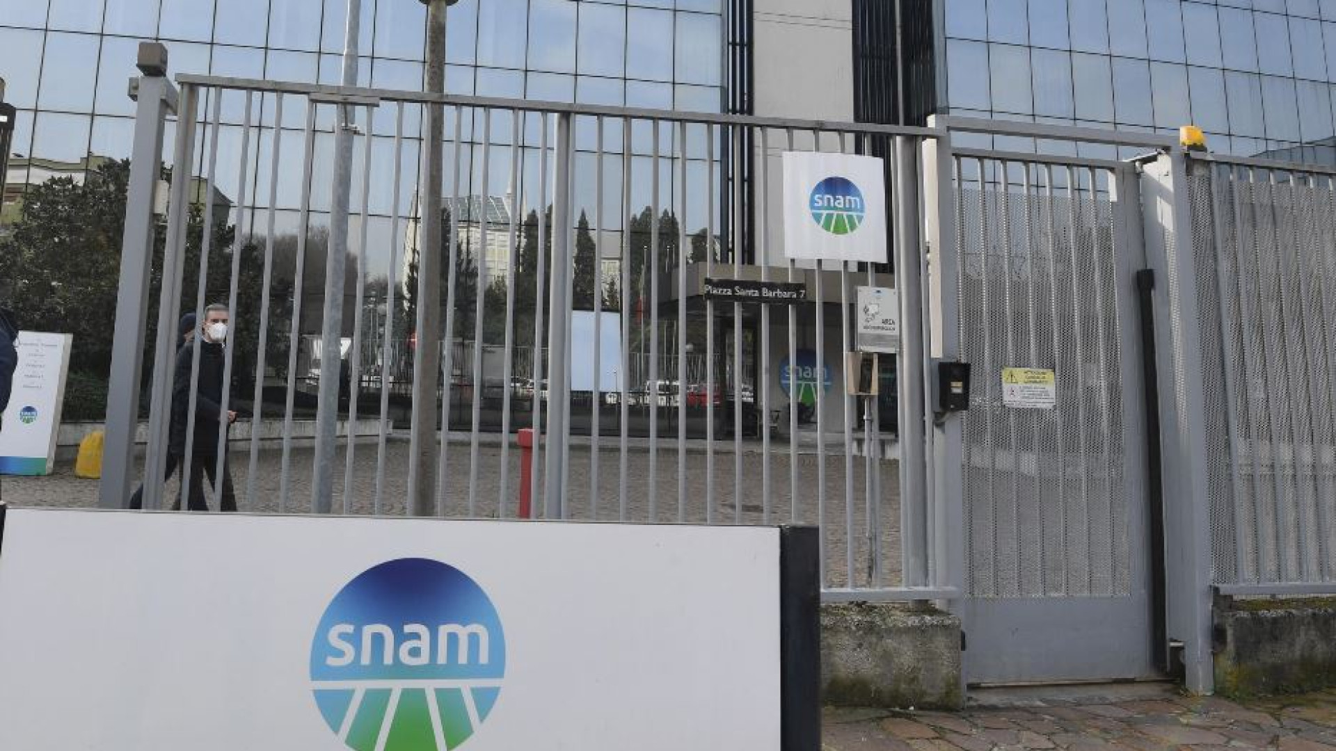 Immagine di 26 miliardi di investimenti, così Snam annuncia l'obiettivo net zero al 2050
